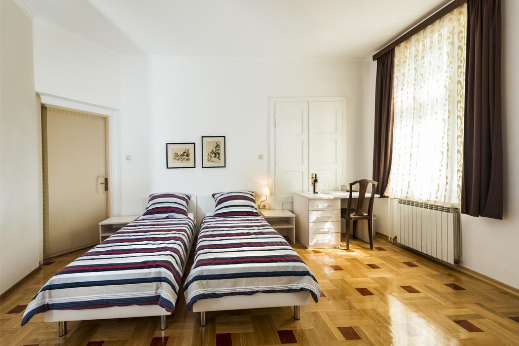 Vila Regina Rooms Karlovac Exterior photo